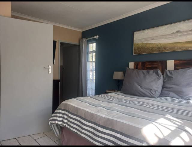 2 BEDROOM SECTIONAL TITLE TO LET IN HEIDELBERG CENTRAL